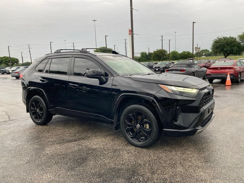 Used 2022 Toyota RAV4 SE AWD/4WD image 3