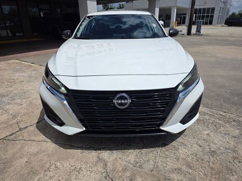 Used 2025 Nissan Altima 2.5 SV image 10