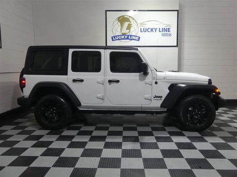 Used 2022 Jeep Wrangler Unlimited Sport AWD/4WD image 6