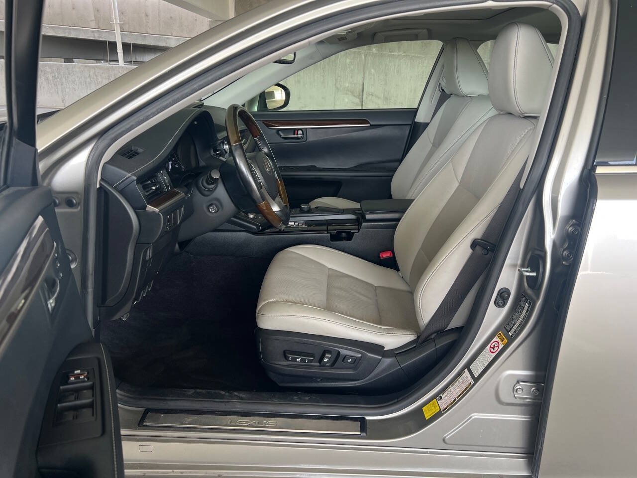 Used 2015 Lexus ES 350 w/ Premium Package FWD image 12