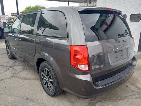 Used 2016 Dodge Grand Caravan SE FWD image 4