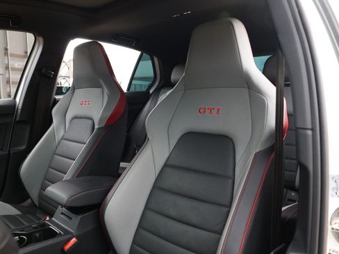 Used 2024 Volkswagen GTI SE FWD image 10
