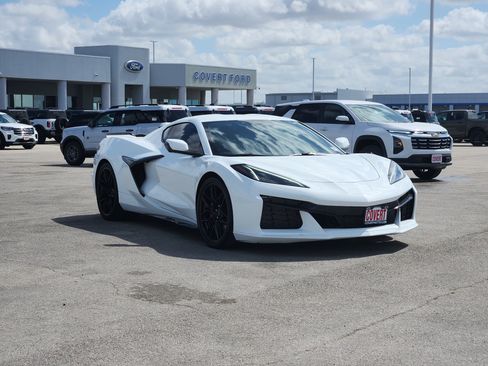 Used 2025 Chevrolet Corvette Z06 RWD image 3