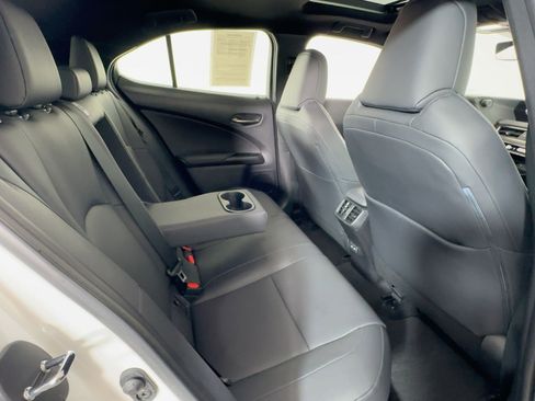 Used 2021 Lexus UX 250h w/ Premium Package image 29