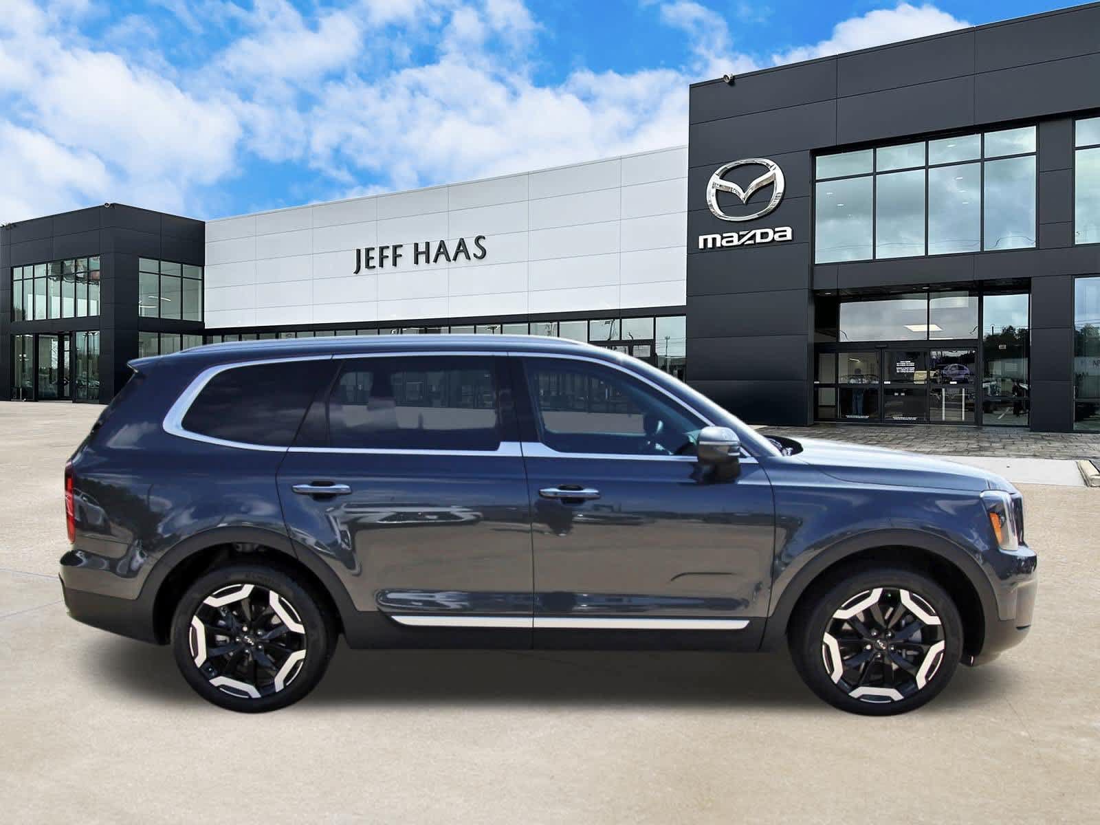 Used 2024 Kia Telluride S FWD image 5