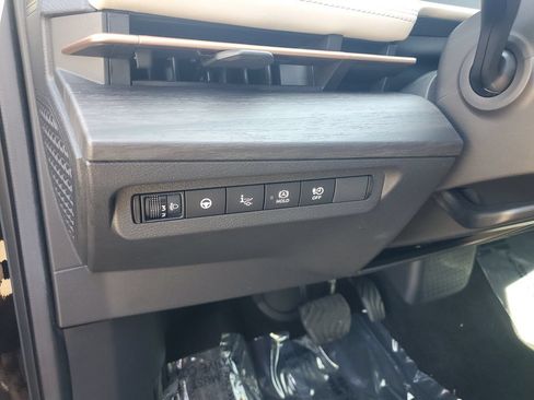Used 2024 Nissan Ariya AWD image 29