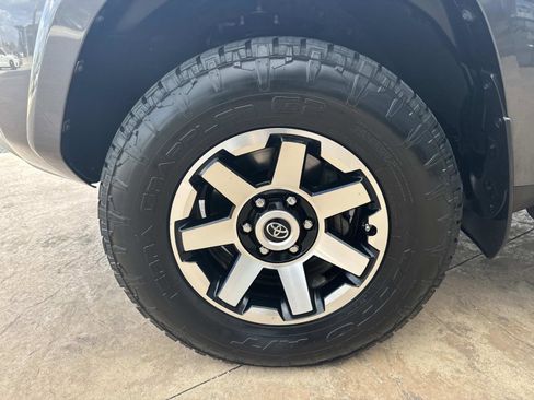 Used 2018 Toyota 4Runner TRD Off-Road Premium image 10