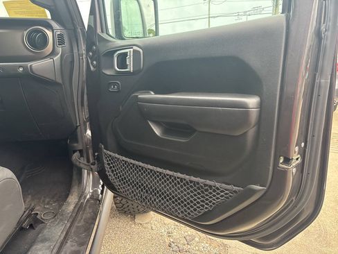 Used 2018 Jeep Wrangler Unlimited Sport S AWD/4WD image 23