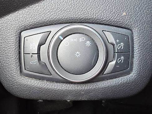 Used 2019 Ford Escape SE FWD image 15