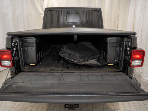 Used 2023 Jeep Gladiator Willys image 5