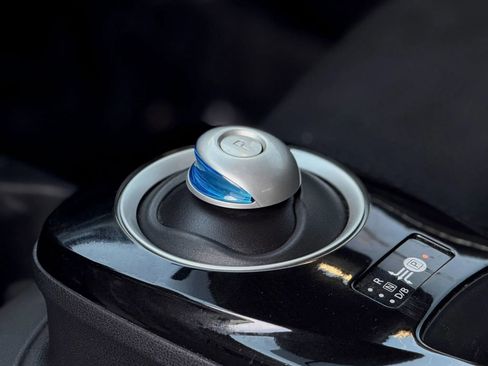 Used 2017 Nissan Leaf SV image 16