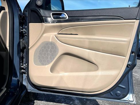 Used 2021 Jeep Grand Cherokee Limited image 23