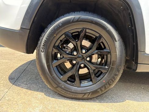 Used 2024 Jeep Grand Cherokee Altitude AWD/4WD image 34