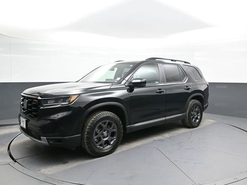 Used 2023 Honda Pilot TrailSport image 10