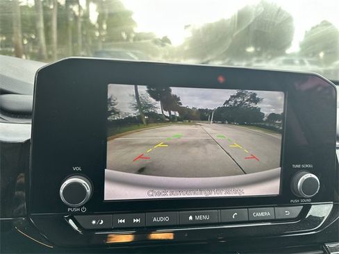 Used 2025 Nissan Pathfinder SV image 25