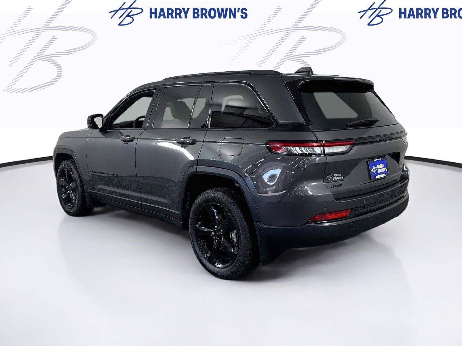 Used 2024 Jeep Grand Cherokee Limited w/ Black Appearance Package AWD/4WD image 30