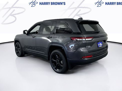 Used 2024 Jeep Grand Cherokee Limited w/ Black Appearance Package AWD/4WD image 30