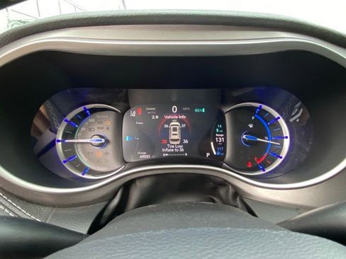 Used 2023 Chrysler Pacifica Touring-L image 19