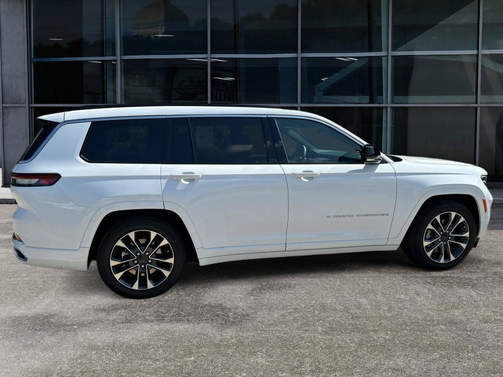 Used 2025 Jeep Grand Cherokee L Overland w/ Luxury Tech Group IV AWD/4WD image 8