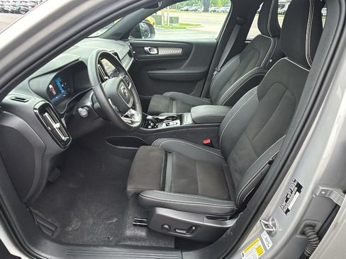 Certified 2025 Volvo XC40 B5 Plus AWD/4WD image 25