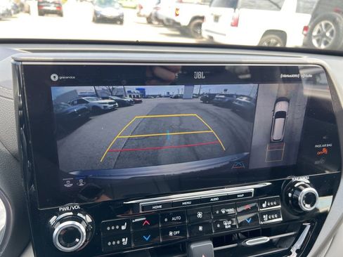 Used 2021 Toyota Highlander Limited AWD/4WD image 14
