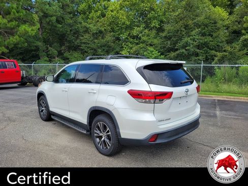 Used 2019 Toyota Highlander LE FWD image 4