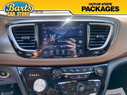 Used 2018 Chrysler Pacifica Limited w/ Advanced Safetytec Group FWD image 35