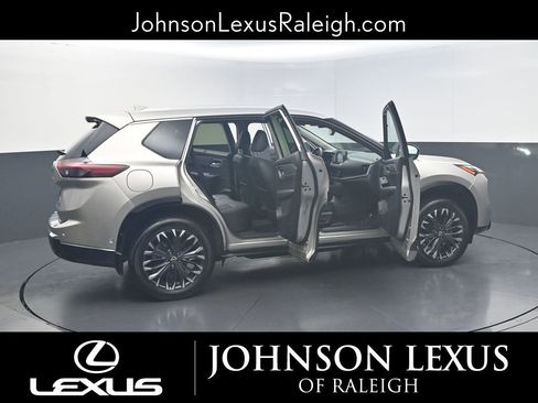 Used 2024 Nissan Rogue Platinum w/ Platinum Premium Package image 23