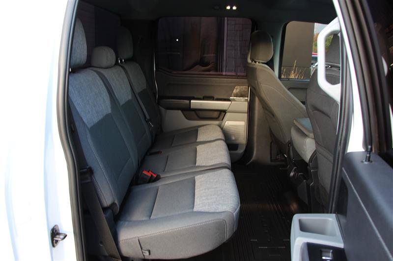 Used 2025 Ford F250 XLT w/ Black Appearance Package AWD/4WD image 13