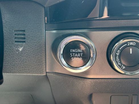 Used 2018 Toyota Tacoma TRD Off-Road AWD/4WD image 24