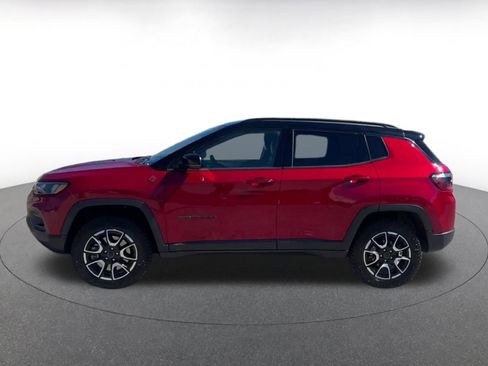 Used 2025 Jeep Compass Trailhawk image 7