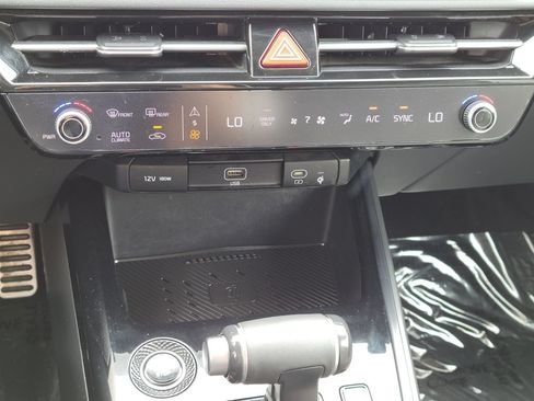 Used 2023 Kia Niro EX Touring FWD image 22