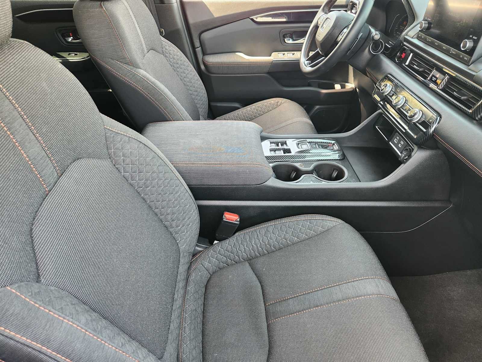 Used 2025 Honda Pilot Sport image 13