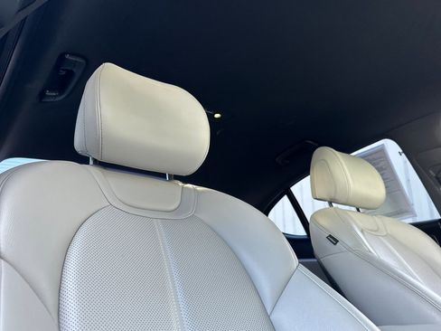 Used 2023 Genesis G70 2.0T image 16