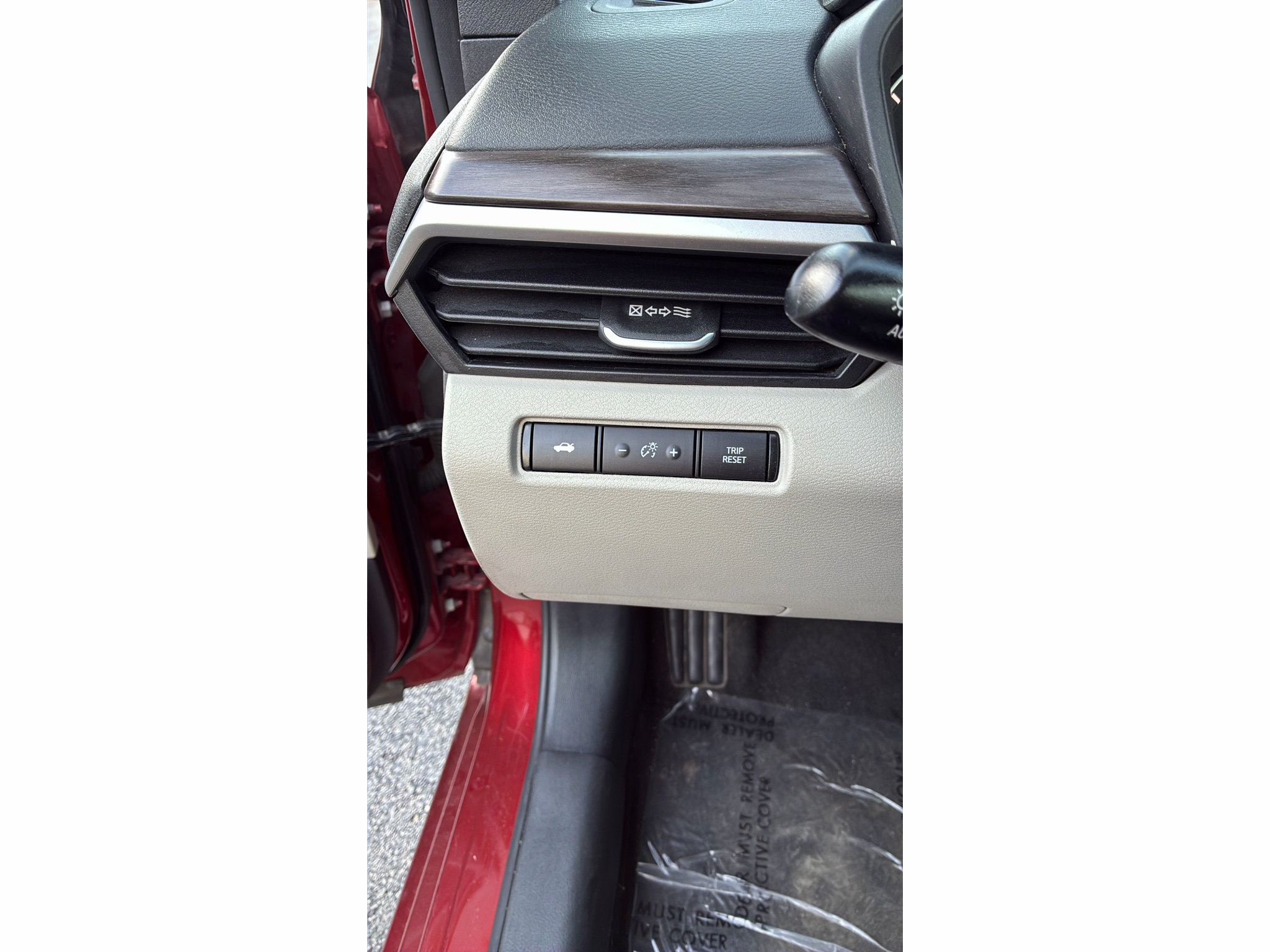 Used 2025 Nissan Altima 2.5 SV FWD image 14