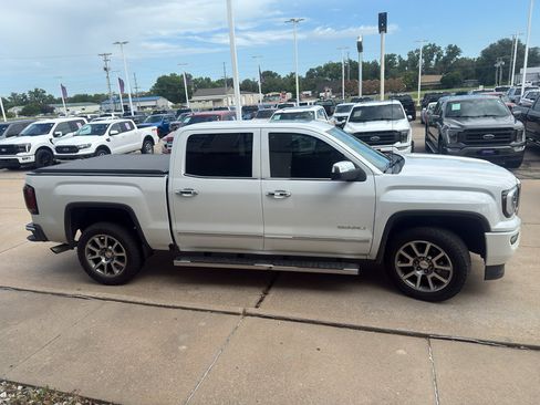 Used 2016 GMC Sierra 1500 Denali w/ Enhanced Driver Alert Package AWD/4WD image 10