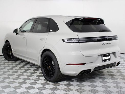 New 2026 Porsche Cayenne GTS image 3