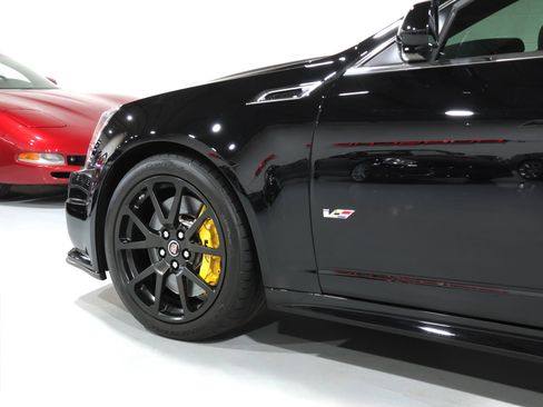 Used 2011 Cadillac CTS V image 31