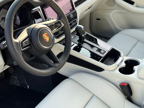 New 2026 Porsche Macan S image 4