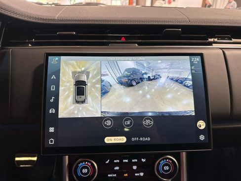 Used 2023 Land Rover Range Rover SE image 24
