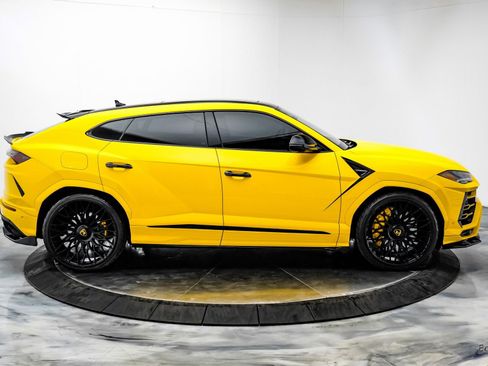 Used 2021 Lamborghini Urus image 22