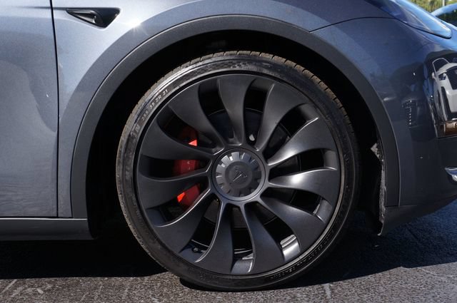 Used 2023 Tesla Model Y Performance AWD/4WD image 19