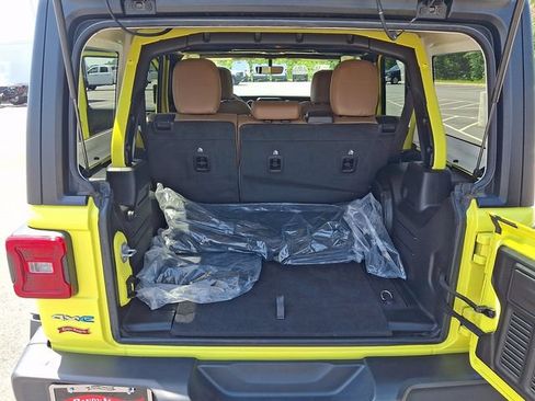 Used 2023 Jeep Wrangler Unlimited Sahara AWD/4WD image 29