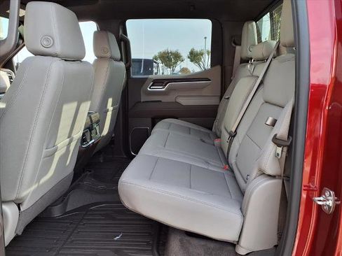 New 2026 GMC Sierra 1500 SLT image 19