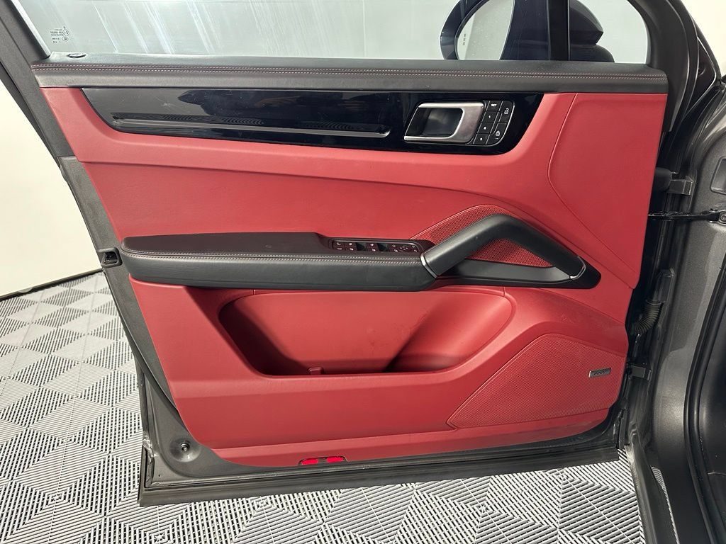 Certified 2023 Porsche Cayenne Coupe AWD/4WD image 16