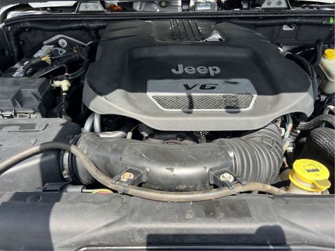 Used 2014 Jeep Wrangler Unlimited Sahara w/ Connectivity Group AWD/4WD image 26