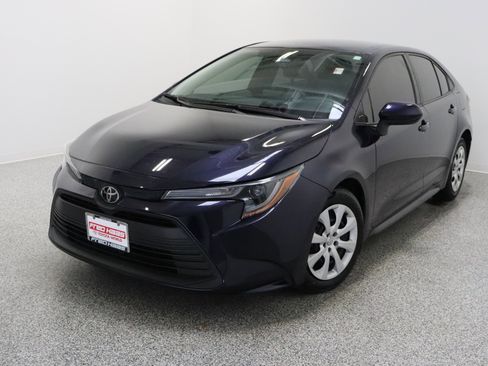 Used 2023 Toyota Corolla LE image 2