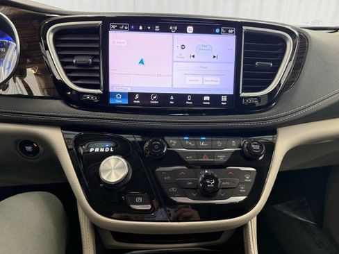 Used 2022 Chrysler Pacifica Limited image 21
