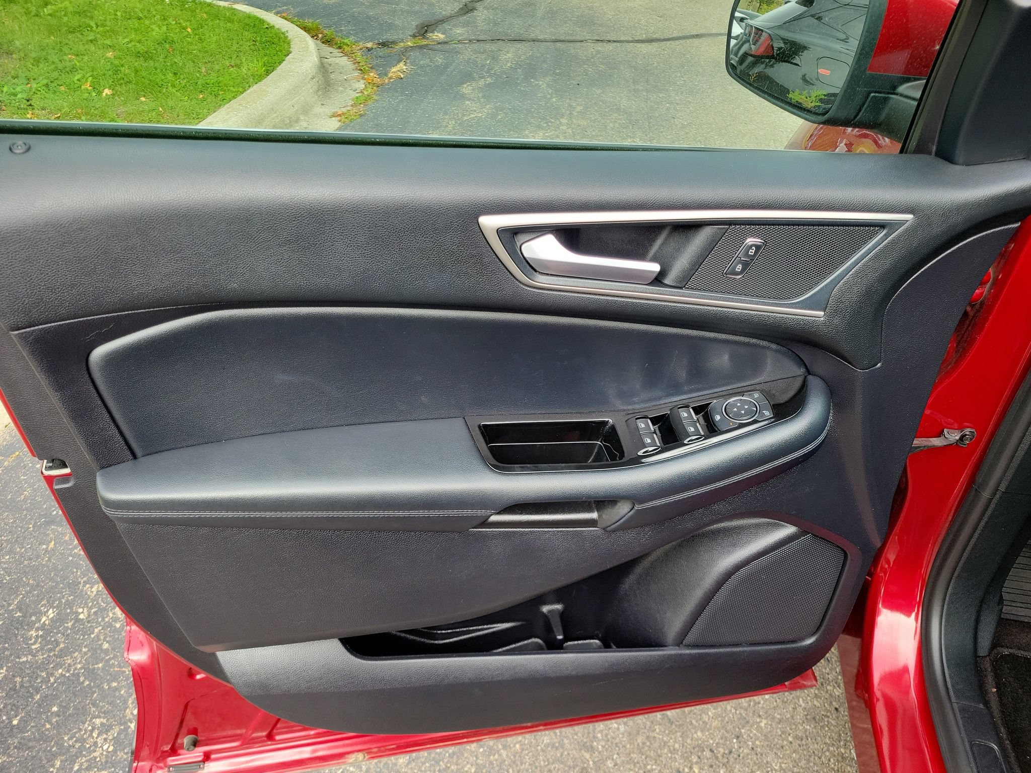 Used 2019 Ford Edge SEL w/ Equipment Group 201A AWD/4WD image 8