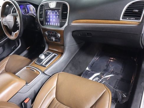 Used 2018 Chrysler 300 C w/ Safetytec Plus Group image 42